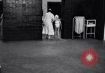 Immagine di Crippled bambino con un infermiere United States USA, 1920, secondo 31 filmato di repertorio 65675028690