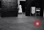 Immagine di Crippled bambino con un infermiere United States USA, 1920, secondo 37 filmato di repertorio 65675028690