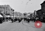 Standbild akademischen Prozessionen Albion Michigan USA, 1920, aus Sekunde 5 historischem Filmmaterial Videoclip 65675028694
