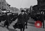 Standbild akademischen Prozessionen Albion Michigan USA, 1920, aus Sekunde 45 historischem Filmmaterial Videoclip 65675028694