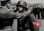 Standbild Deutsche Antiaircraft Crew Deutschland, 1944, aus Sekunde 26 historischem Filmmaterial Videoclip 65675028702