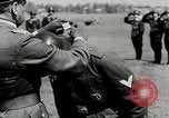 Standbild Deutsche Antiaircraft Crew Deutschland, 1944, aus Sekunde 29 historischem Filmmaterial Videoclip 65675028702