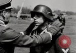 Standbild Deutsche Antiaircraft Crew Deutschland, 1944, aus Sekunde 33 historischem Filmmaterial Videoclip 65675028702