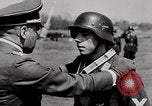 Standbild Deutsche Antiaircraft Crew Deutschland, 1944, aus Sekunde 34 historischem Filmmaterial Videoclip 65675028702