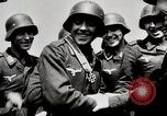 Standbild Deutsche Antiaircraft Crew Deutschland, 1944, aus Sekunde 53 historischem Filmmaterial Videoclip 65675028702