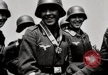 Standbild Deutsche Antiaircraft Crew Deutschland, 1944, aus Sekunde 54 historischem Filmmaterial Videoclip 65675028702