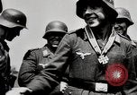 Standbild Deutsche Antiaircraft Crew Deutschland, 1944, aus Sekunde 55 historischem Filmmaterial Videoclip 65675028702