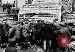 Image construc tentes en bois la Russie, 1944, de la seconde 55 séquences d'archives historiques vidéo 65675028703