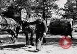 Image construc tentes en bois la Russie, 1944, de la seconde 58 séquences d'archives historiques vidéo 65675028703