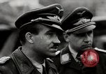 Standbild Adolf Galland allgemeine Der Jagdfleiger besuche AFB Berlin-Staaken Deutschland, 1944, aus Sekunde 5 historischem Filmmaterial Videoclip 65675028706