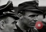 Standbild Adolf Galland allgemeine Der Jagdfleiger besuche AFB Berlin-Staaken Deutschland, 1944, aus Sekunde 9 historischem Filmmaterial Videoclip 65675028706