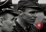 Standbild Adolf Galland allgemeine Der Jagdfleiger besuche AFB Berlin-Staaken Deutschland, 1944, aus Sekunde 11 historischem Filmmaterial Videoclip 65675028706