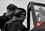 Standbild Adolf Galland allgemeine Der Jagdfleiger besuche AFB Berlin-Staaken Deutschland, 1944, aus Sekunde 22 historischem Filmmaterial Videoclip 65675028706
