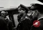 Standbild Adolf Galland allgemeine Der Jagdfleiger besuche AFB Berlin-Staaken Deutschland, 1944, aus Sekunde 25 historischem Filmmaterial Videoclip 65675028706