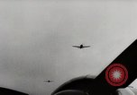 Standbild Adolf Galland allgemeine Der Jagdfleiger besuche AFB Berlin-Staaken Deutschland, 1944, aus Sekunde 26 historischem Filmmaterial Videoclip 65675028706