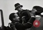 Standbild Adolf Galland allgemeine Der Jagdfleiger besuche AFB Berlin-Staaken Deutschland, 1944, aus Sekunde 39 historischem Filmmaterial Videoclip 65675028706