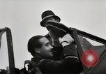 Standbild Adolf Galland allgemeine Der Jagdfleiger besuche AFB Berlin-Staaken Deutschland, 1944, aus Sekunde 40 historischem Filmmaterial Videoclip 65675028706