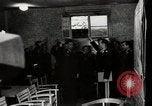 Standbild Adolf Galland allgemeine Der Jagdfleiger besuche AFB Berlin-Staaken Deutschland, 1944, aus Sekunde 47 historischem Filmmaterial Videoclip 65675028706