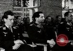 Standbild Adolf Galland allgemeine Der Jagdfleiger besuche AFB Berlin-Staaken Deutschland, 1944, aus Sekunde 49 historischem Filmmaterial Videoclip 65675028706