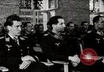 Standbild Adolf Galland allgemeine Der Jagdfleiger besuche AFB Berlin-Staaken Deutschland, 1944, aus Sekunde 51 historischem Filmmaterial Videoclip 65675028706
