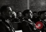 Standbild Adolf Galland allgemeine Der Jagdfleiger besuche AFB Berlin-Staaken Deutschland, 1944, aus Sekunde 58 historischem Filmmaterial Videoclip 65675028706