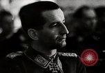 Standbild Adolf Galland allgemeine Der Jagdfleiger besuche AFB Berlin-Staaken Deutschland, 1944, aus Sekunde 60 historischem Filmmaterial Videoclip 65675028706
