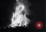 Standbild Bonfire auf der Oregon State Agricultural College Corvallis Oregon USA, 1934, aus Sekunde 26 historischem Filmmaterial Videoclip 65675028715