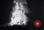 Standbild Bonfire auf der Oregon State Agricultural College Corvallis Oregon USA, 1934, aus Sekunde 27 historischem Filmmaterial Videoclip 65675028715