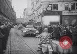 Standbild deutsche Truppen marschieren in der Tschechoslowakei Brünn Mähren Tschechoslowakei, 1939, aus Sekunde 14 historischem Filmmaterial Videoclip 65675028720