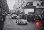 Standbild deutsche Truppen marschieren in der Tschechoslowakei Brünn Mähren Tschechoslowakei, 1939, aus Sekunde 15 historischem Filmmaterial Videoclip 65675028720