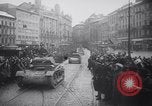 Standbild deutsche Truppen marschieren in der Tschechoslowakei Brünn Mähren Tschechoslowakei, 1939, aus Sekunde 18 historischem Filmmaterial Videoclip 65675028720