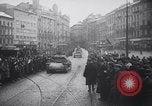 Standbild deutsche Truppen marschieren in der Tschechoslowakei Brünn Mähren Tschechoslowakei, 1939, aus Sekunde 21 historischem Filmmaterial Videoclip 65675028720