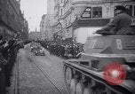 Standbild deutsche Truppen marschieren in der Tschechoslowakei Brünn Mähren Tschechoslowakei, 1939, aus Sekunde 22 historischem Filmmaterial Videoclip 65675028720