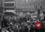 Standbild deutsche Truppen marschieren in der Tschechoslowakei Brünn Mähren Tschechoslowakei, 1939, aus Sekunde 29 historischem Filmmaterial Videoclip 65675028720