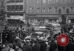Standbild deutsche Truppen marschieren in der Tschechoslowakei Brünn Mähren Tschechoslowakei, 1939, aus Sekunde 30 historischem Filmmaterial Videoclip 65675028720