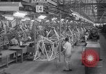 Image Production de Vultee BT-13 avions Downey California USA, 1941, de la seconde 5 séquences d'archives historiques vidéo 65675028730