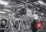 Image Production de Vultee BT-13 avions Downey California USA, 1941, de la seconde 7 séquences d'archives historiques vidéo 65675028730