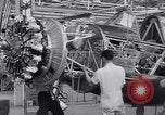 Image Production de Vultee BT-13 avions Downey California USA, 1941, de la seconde 26 séquences d'archives historiques vidéo 65675028730