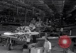 Image Production de Vultee BT-13 avions Downey California USA, 1941, de la seconde 29 séquences d'archives historiques vidéo 65675028730