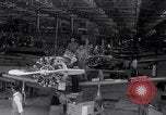 Image Production de Vultee BT-13 avions Downey California USA, 1941, de la seconde 31 séquences d'archives historiques vidéo 65675028730