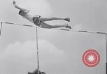 Standbild Leichtathletik Veranstaltungen an der Franklin Feld Philadelphia Pennsylvania USA, 1941, aus Sekunde 27 historischem Filmmaterial Videoclip 65675028733