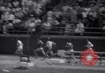Standbild Leichtathletik Veranstaltungen an der Franklin Feld Philadelphia Pennsylvania USA, 1941, aus Sekunde 50 historischem Filmmaterial Videoclip 65675028733