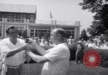 Standbild Babe Ruth und TY Cobb spielt Golf Flushing Long Island New York USA, 1941, aus Sekunde 5 historischem Filmmaterial Videoclip 65675028734