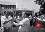 Standbild Babe Ruth und TY Cobb spielt Golf Flushing Long Island New York USA, 1941, aus Sekunde 6 historischem Filmmaterial Videoclip 65675028734