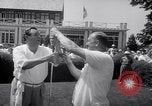 Standbild Babe Ruth und TY Cobb spielt Golf Flushing Long Island New York USA, 1941, aus Sekunde 9 historischem Filmmaterial Videoclip 65675028734