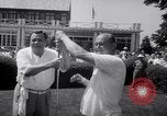 Standbild Babe Ruth und TY Cobb spielt Golf Flushing Long Island New York USA, 1941, aus Sekunde 10 historischem Filmmaterial Videoclip 65675028734