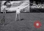 Standbild Babe Ruth und TY Cobb spielt Golf Flushing Long Island New York USA, 1941, aus Sekunde 21 historischem Filmmaterial Videoclip 65675028734
