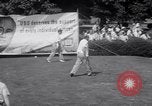 Standbild Babe Ruth und TY Cobb spielt Golf Flushing Long Island New York USA, 1941, aus Sekunde 27 historischem Filmmaterial Videoclip 65675028734