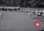 Standbild Babe Ruth und TY Cobb spielt Golf Flushing Long Island New York USA, 1941, aus Sekunde 32 historischem Filmmaterial Videoclip 65675028734
