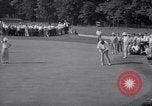 Standbild Babe Ruth und TY Cobb spielt Golf Flushing Long Island New York USA, 1941, aus Sekunde 33 historischem Filmmaterial Videoclip 65675028734